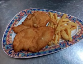 Pollo Empanado con guarnición de patatas y verduras