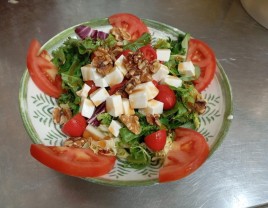 Queso fresco con nueces y miel